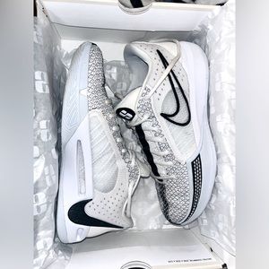 women’s Nike Sabrina 1 basketball shoes size 9